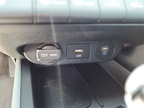 New 2025 Hyundai Elantra Limited image 19