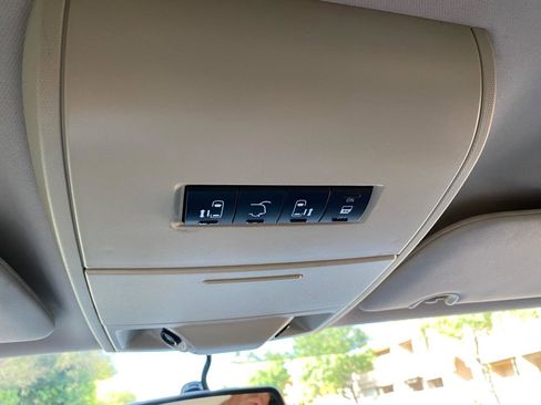 Used 2016 Chrysler Town & Country Touring image 68