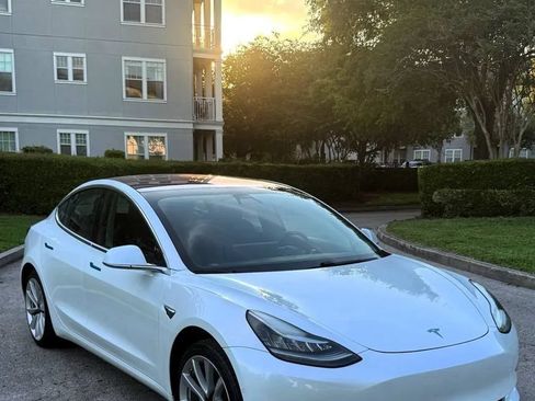 Used 2018 Tesla Model 3 Mid Range RWD image 2