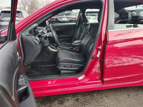 Used 2017 Honda Accord Sport image 2