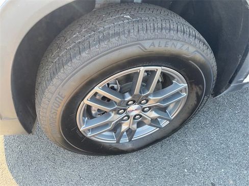 Used 2025 GMC Acadia Elevation image 6