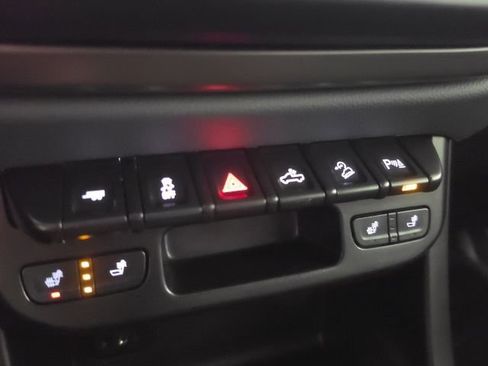 Used 2021 Chevrolet Colorado Z71 AWD/4WD image 28