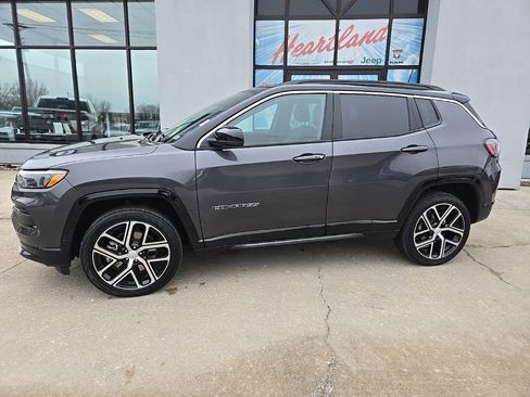 Used 2024 Jeep Compass Limited w/ Elite Group image 4
