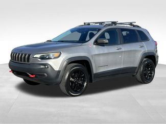 Used 2019 Jeep Cherokee Trailhawk video 2