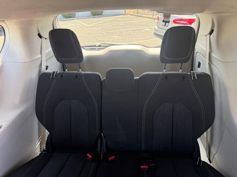 Used 2020 Chrysler Voyager LX FWD image 27