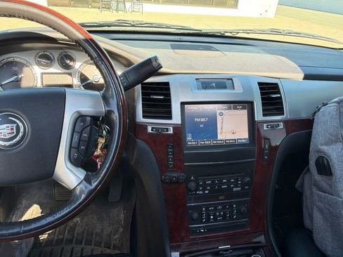 Used 2012 Cadillac Escalade ESV Luxury AWD/4WD image 9