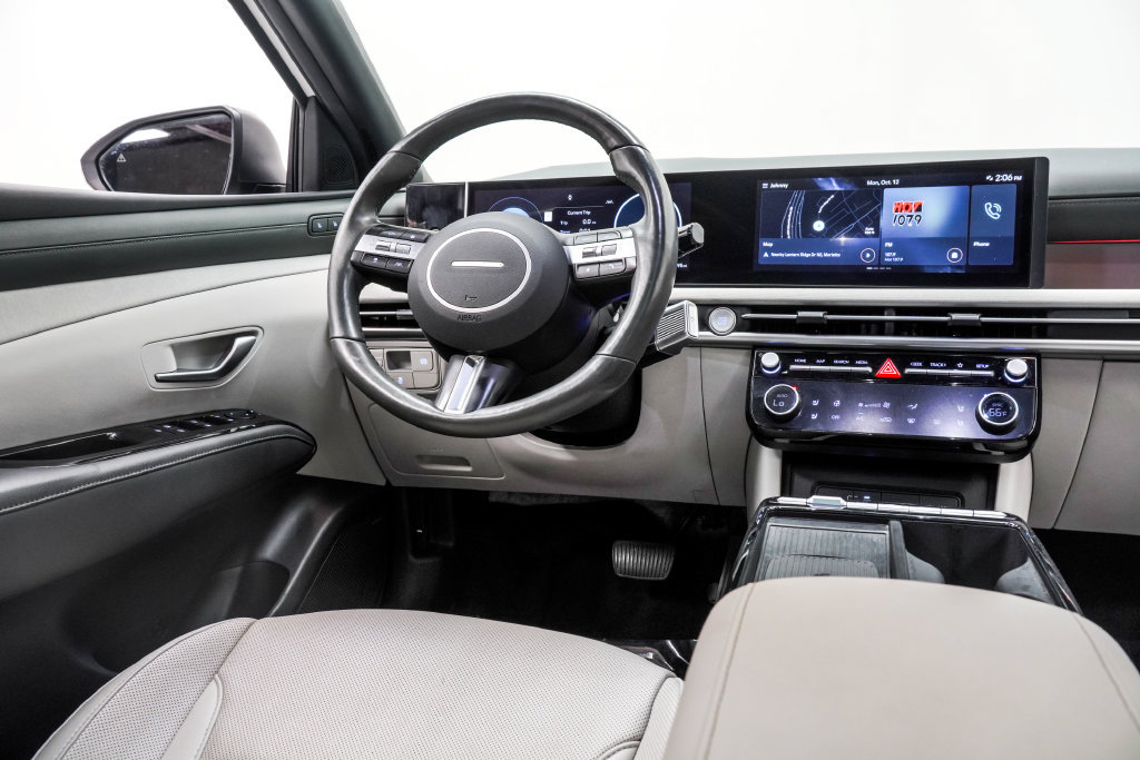Used 2025 Hyundai Tucson Limited FWD image 25