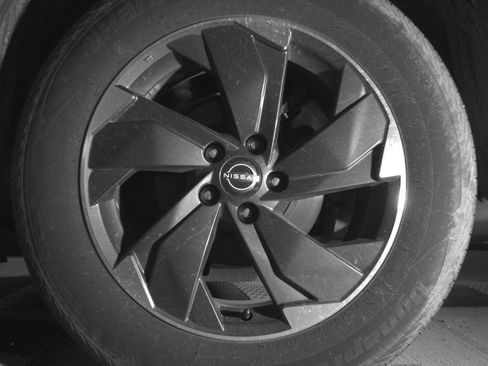 Used 2025 Nissan Rogue SV image 14