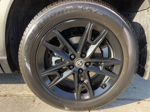 Used 2025 Toyota Grand Highlander AWD image 44