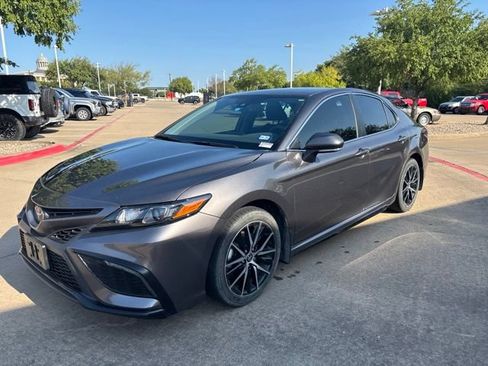 Used 2024 Toyota Camry SE FWD image 1