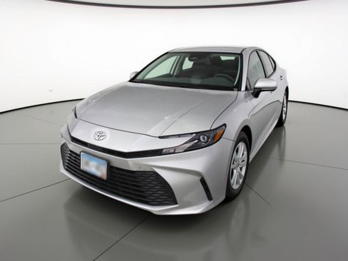 Used 2025 Toyota Camry LE FWD image 3