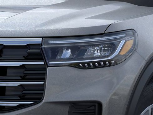 New 2026 Ford Explorer Active RWD image 18