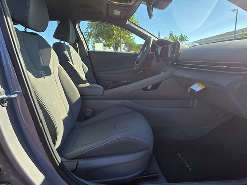 Certified 2025 Hyundai Elantra Sport image 8