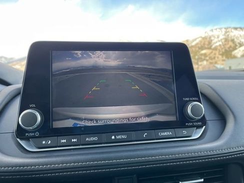 Used 2025 Nissan Rogue SV image 20