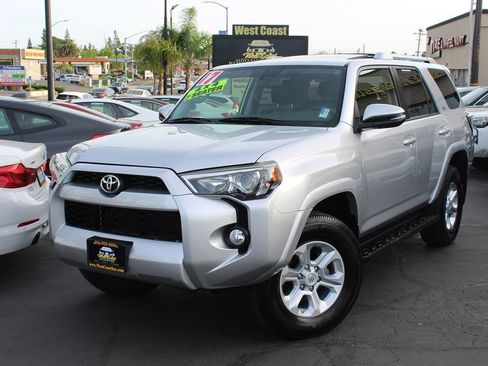 Used 2017 Toyota 4Runner SR5 Premium image 2