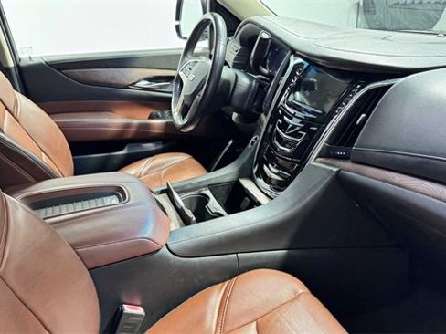 Used 2018 Cadillac Escalade ESV Premium Luxury image 16