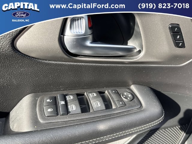 Used 2025 Chrysler Pacifica Select FWD image 21