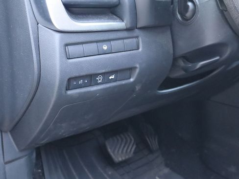 Used 2024 Nissan Rogue SV FWD image 22