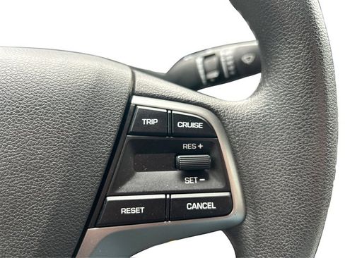 Used 2017 Hyundai Elantra SE FWD image 35