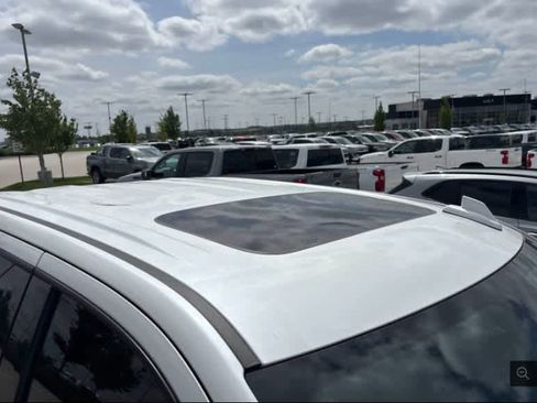Used 2023 Chevrolet Silverado 1500 High Country w/ High Country Premium Package AWD/4WD image 7