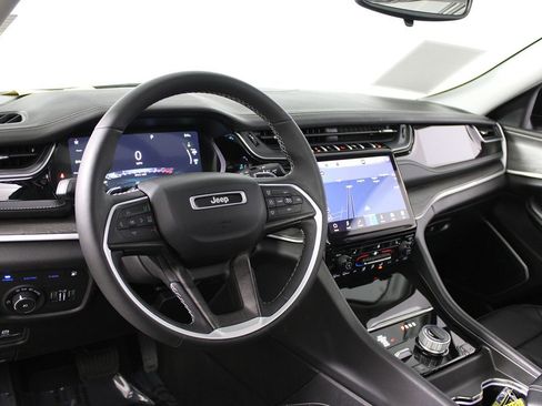 Used 2024 Jeep Grand Cherokee Limited 4xe image 7