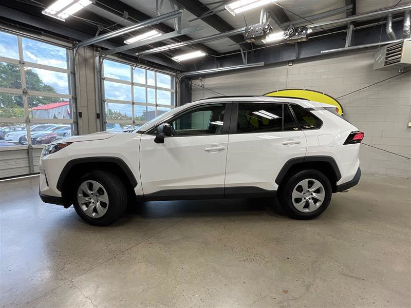 Used 2021 Toyota RAV4 LE FWD image 2