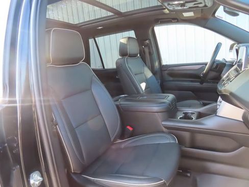 Used 2023 GMC Yukon SLT w/ SLT Luxury Package AWD/4WD image 27