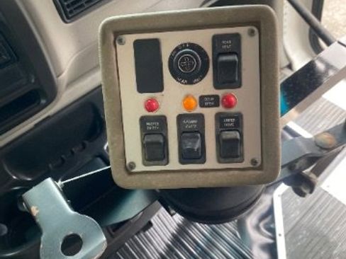 Used 2001 Chevrolet Express 3500 image 15