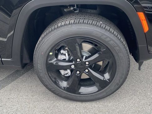 New 2025 Jeep Grand Cherokee L Altitude image 11