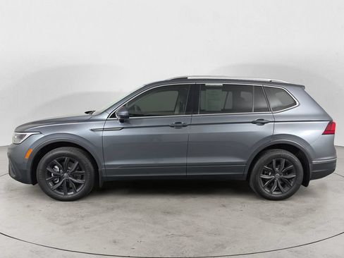 Used 2024 Volkswagen Tiguan SE w/ Panoramic Sunroof Package AWD/4WD image 8