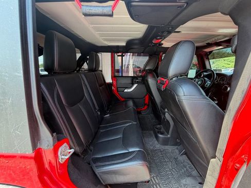 Used 2016 Jeep Wrangler Unlimited Rubicon w/ Dual Top Group AWD/4WD image 12