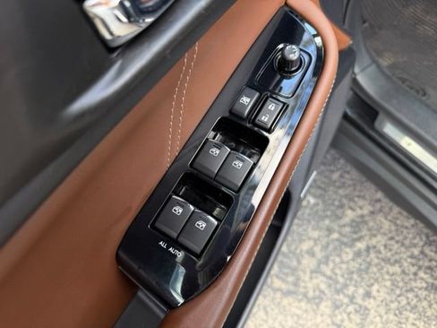 Used 2018 Subaru Outback 2.5i Touring AWD/4WD image 12