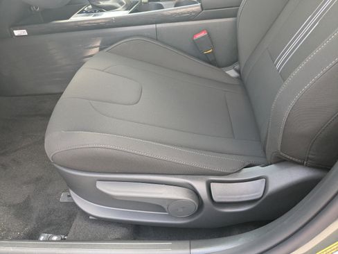 New 2026 Hyundai Elantra Hybrid FWD image 22