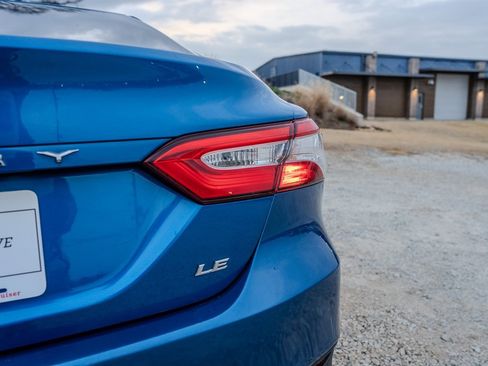 Used 2019 Toyota Camry LE image 11