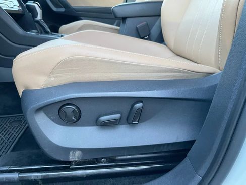 Used 2024 Volkswagen Tiguan SE image 20