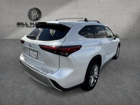 Used 2023 Toyota Highlander Platinum AWD/4WD image 10