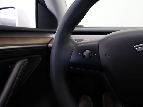 Used 2024 Tesla Model Y Long Range AWD/4WD image 26