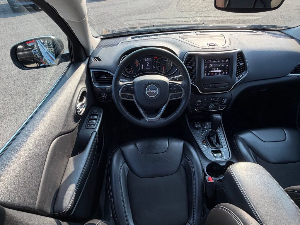 Used 2019 Jeep Cherokee Latitude Plus w/ Comfort/Convenience Group AWD/4WD image 25