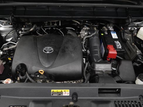 Used 2021 Toyota Highlander LE AWD/4WD image 33