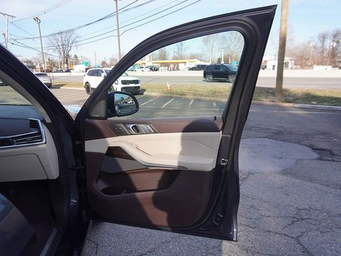 Used 2019 BMW X7 xDrive40i w/ Luxury Seating Package image 35