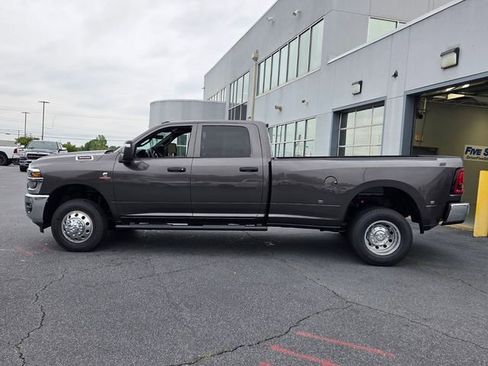 New 2026 RAM 3500 Tradesman AWD/4WD image 4