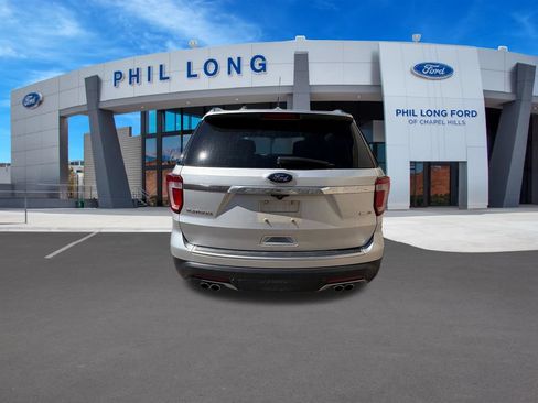 Used 2018 Ford Explorer Platinum AWD/4WD image 4