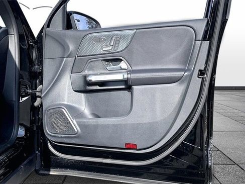 Certified 2025 Mercedes-Benz GLB 250 250 image 30