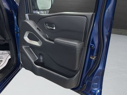 Used 2022 Nissan Frontier SV w/ Technology Package image 44