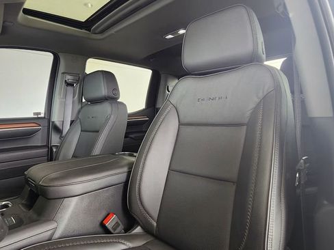 Used 2024 GMC Sierra 1500 Denali w/ Technology Package AWD/4WD image 16
