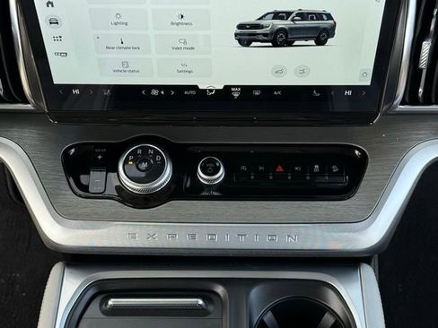 Certified 2025 Ford Expedition Max Platinum image 38