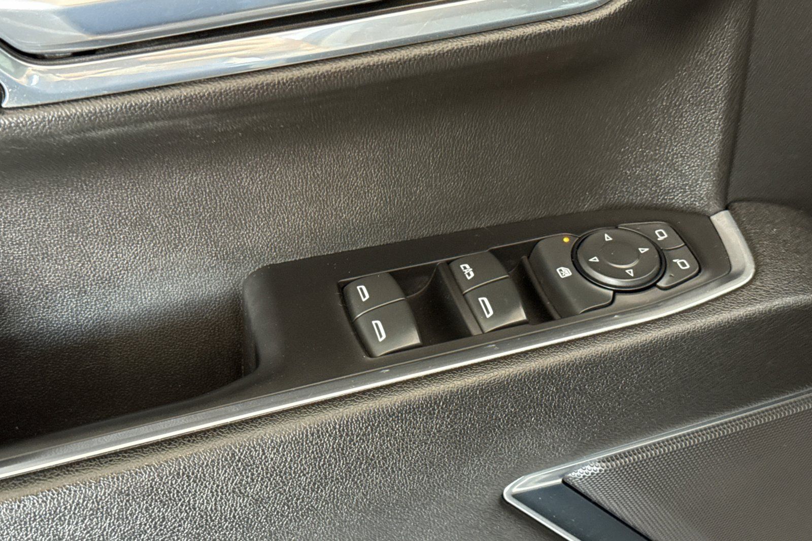 Used 2023 Chevrolet Silverado 1500 LT AWD/4WD image 11