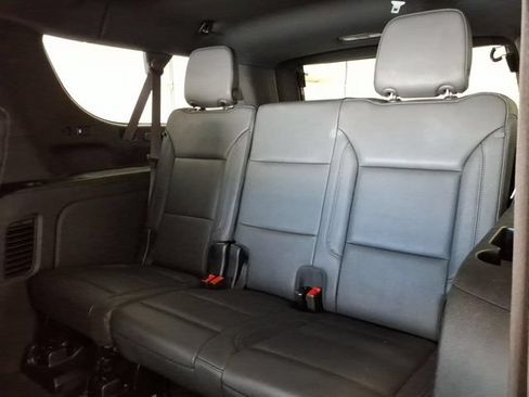 Used 2024 Chevrolet Suburban Z71 w/ Luxury Package AWD/4WD image 15