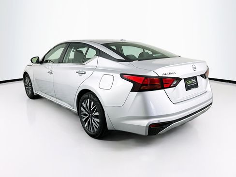 Used 2024 Nissan Altima 2.5 SV FWD image 5