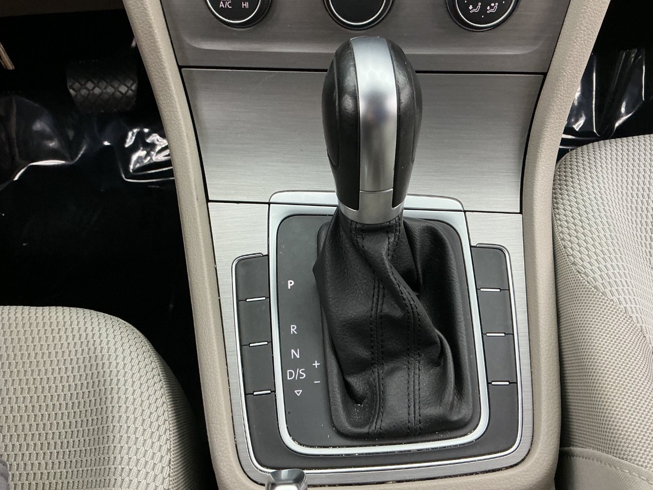 Used 2016 Volkswagen Golf S FWD image 36